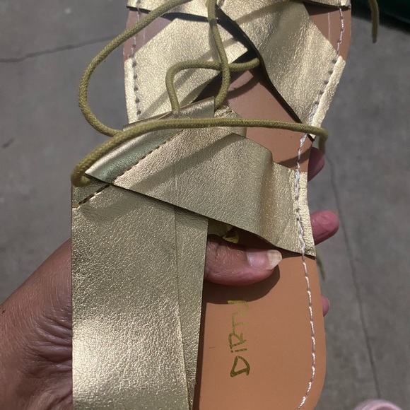 Dirty Laundry Emphasis Women's Sandals Gold STRAPPY Flats Shoes Size 8.5 - Picture 11 of 11